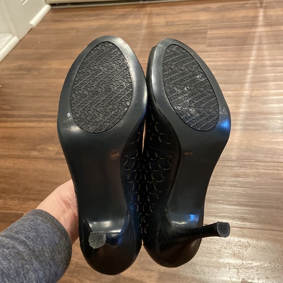 Beautiful Black Leather Arturo Chiang Peep-toe Pumps - Size 6 - Picture 4 of 7